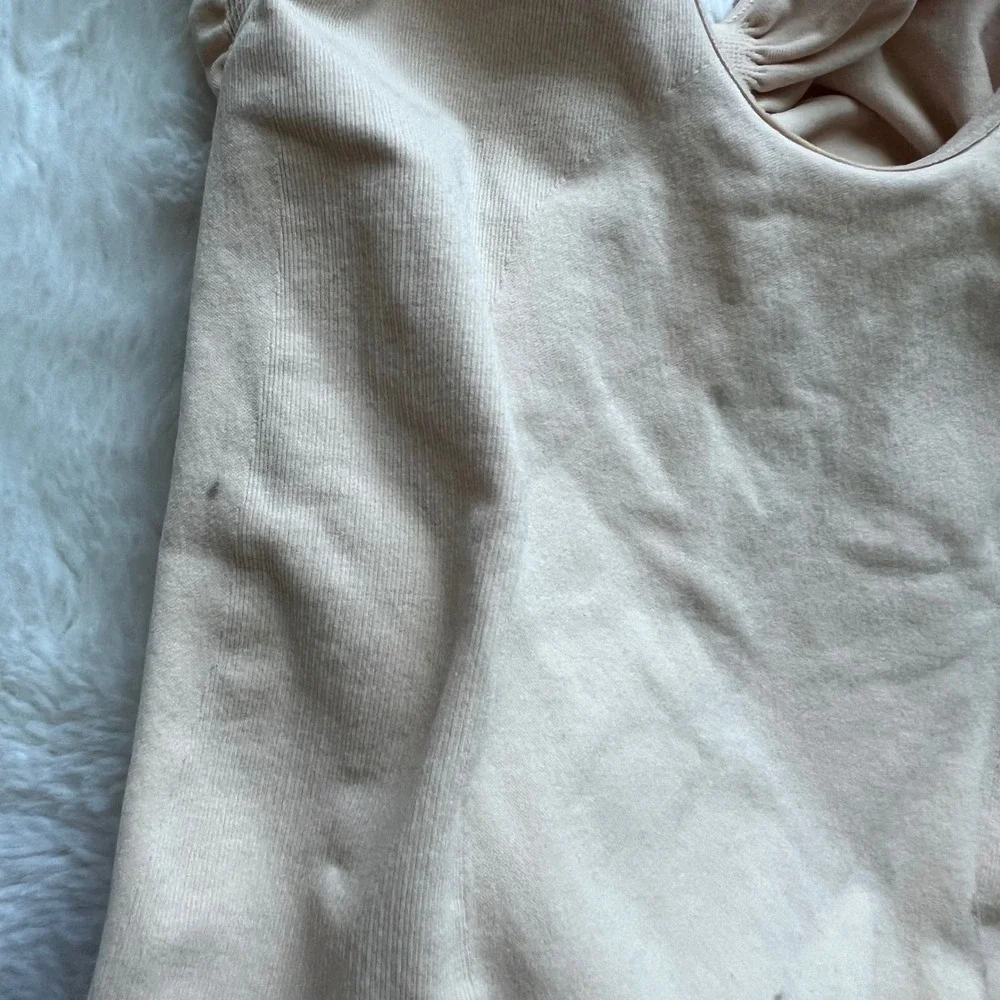 SKIMS‎ Women's Sculpting Seamless Plunge Bodysuit Sand Beige Size Small NWOT